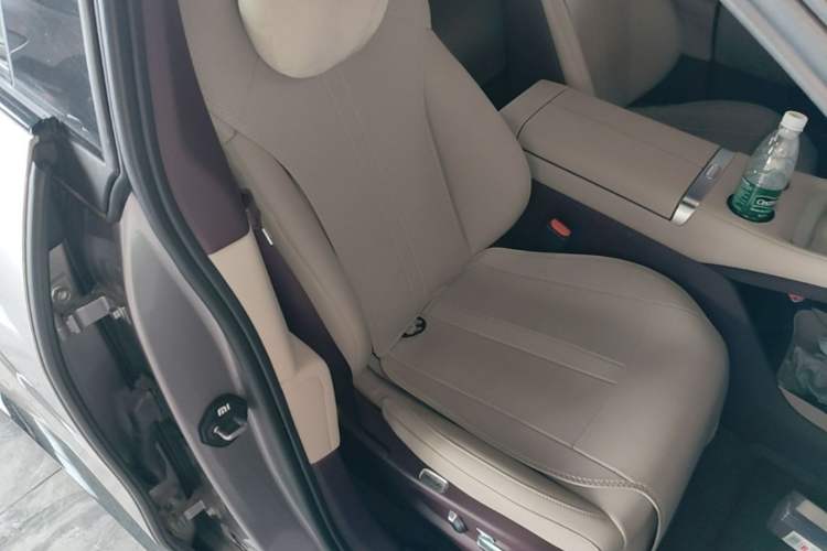 Used Xiaomi Auto YU7 2025 Ultra-Long Range Rear-Wheel Drive Version Right Front Seat