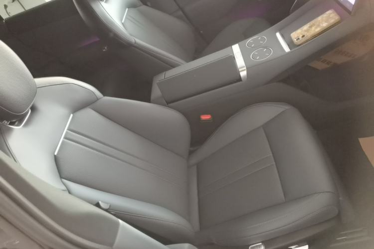 Used Xiaomi Auto YU7 2025 Ultra-Long Range Rear-Wheel Drive Version Right Front Seat