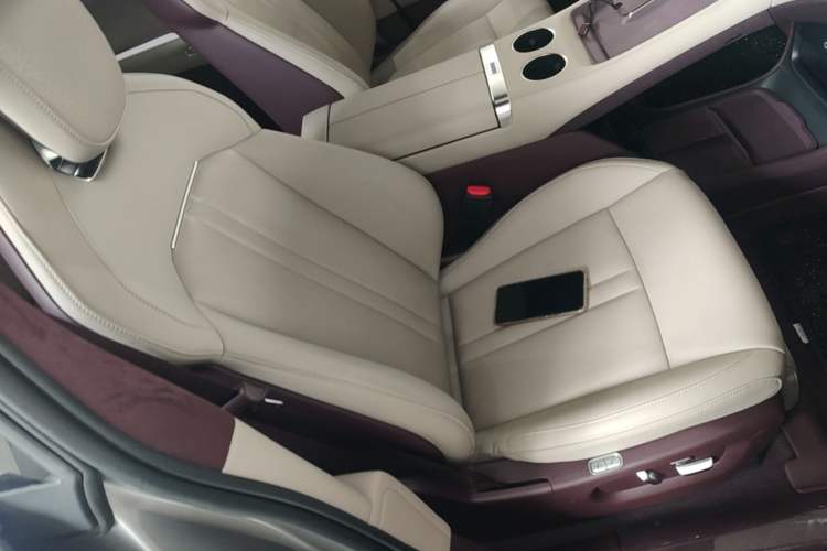 Used Xiaomi Auto YU7 2025 Ultra-Long Range High-Performance All-Wheel-Drive Max Edition Right Front Seat
