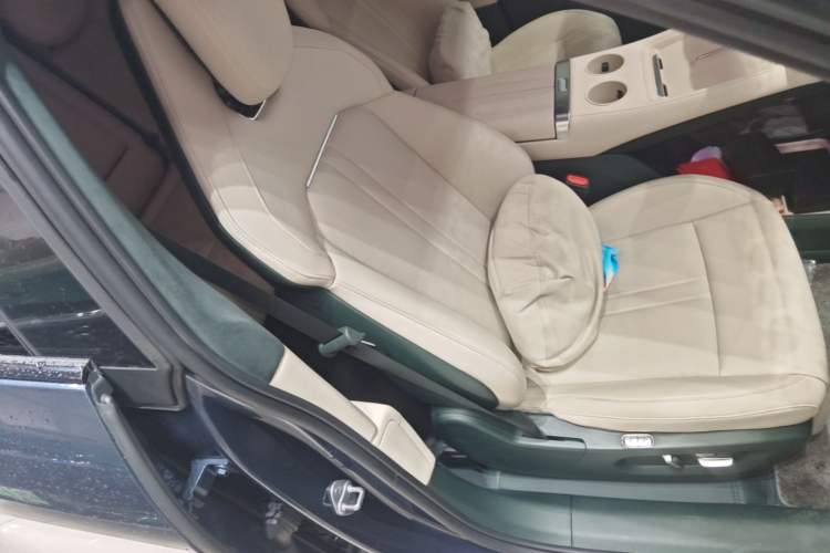 Used Xiaomi Auto YU7 2025 Ultra-Long Range High-Performance All-Wheel-Drive Max Edition Right Front Seat