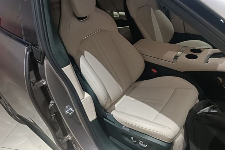 Used Xiaomi Auto YU7 2025 Ultra-Long Range High-Performance All-Wheel-Drive Max Edition Right Front Seat