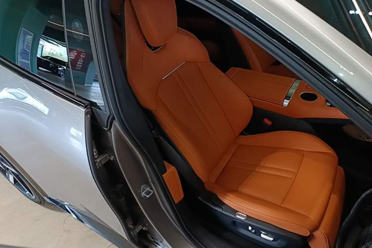 Used Xiaomi Auto YU7 2025 Ultra-Long Range High-Performance All-Wheel-Drive Max Edition Right Front Seat