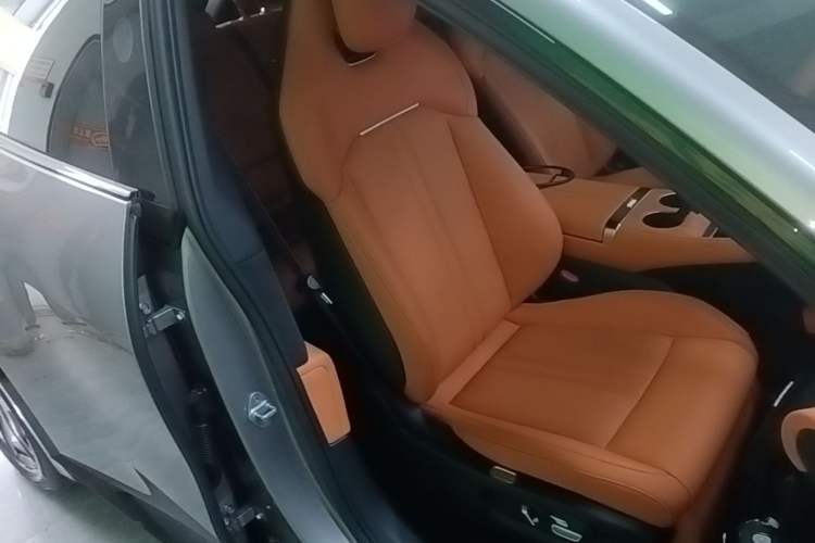 Used Xiaomi Auto YU7 2025 Ultra-Long Range Rear-Wheel Drive Version Right Front Seat