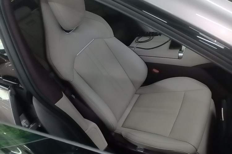 Used Xiaomi Auto YU7 2025 Ultra-Long Range All-Wheel Drive Pro Version Right Front Seat