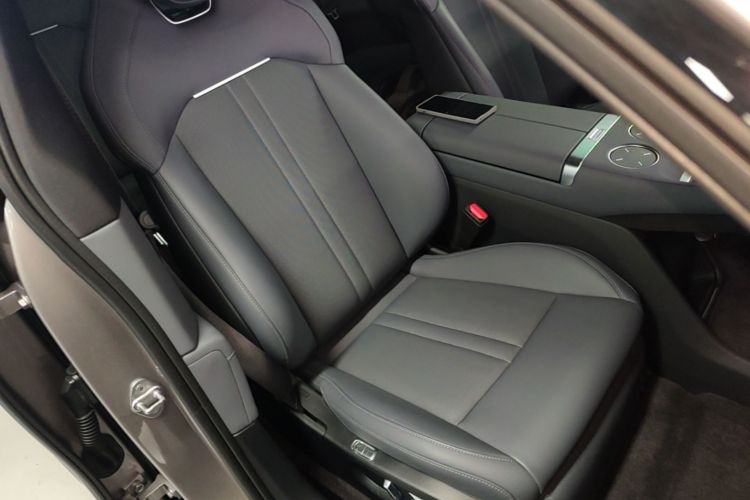 Used Xiaomi Auto YU7 2025 Ultra-Long Range Rear-Wheel Drive Version Right Front Seat