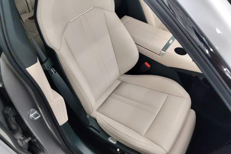 Used Xiaomi Auto YU7 2025 Ultra-Long Range Rear-Wheel Drive Version Right Front Seat