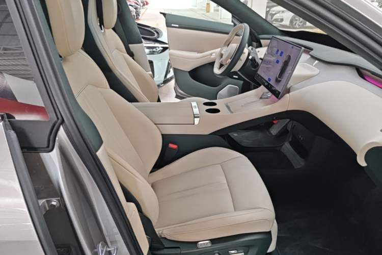 Used Xiaomi Auto YU7 2025 Ultra-Long Range High-Performance All-Wheel-Drive Max Edition Right Front Seat