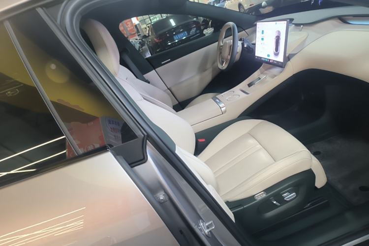 Used Xiaomi Auto YU7 2025 Ultra-Long Range High-Performance All-Wheel-Drive Max Edition Right Front Seat
