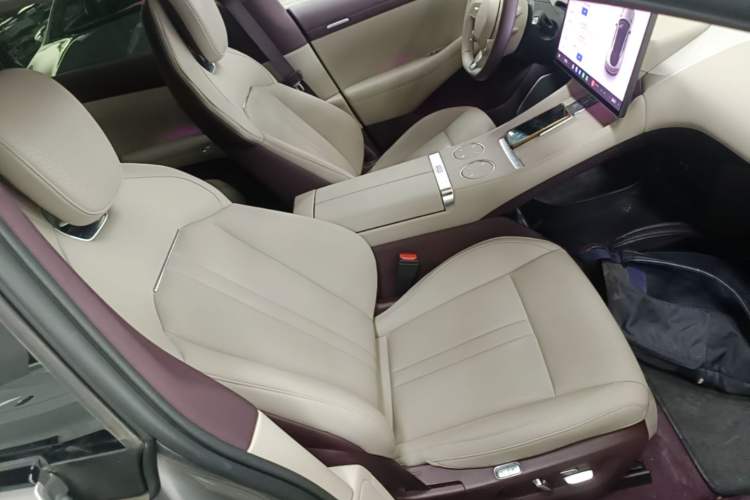 Used Xiaomi Auto YU7 2025 Ultra-Long Range Rear-Wheel Drive Version Right Front Seat