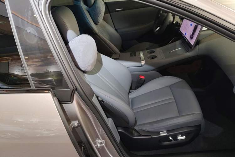 Used Xiaomi Auto YU7 2025 Ultra-Long Range High-Performance All-Wheel-Drive Max Edition Right Front Seat