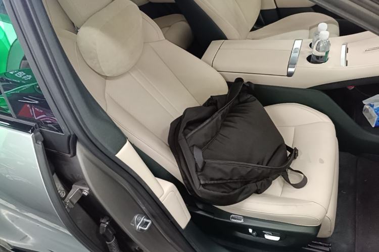 Used Xiaomi Auto YU7 2025 Ultra-Long Range Rear-Wheel Drive Version Right Front Seat