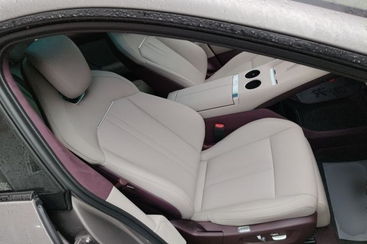 Used Xiaomi Auto YU7 2025 Ultra-Long Range High-Performance All-Wheel-Drive Max Edition Right Front Seat