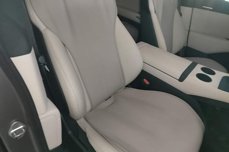 Used Xiaomi Auto YU7 2025 Ultra-Long Range All-Wheel Drive Pro Version Right Front Seat