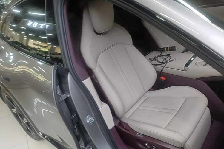 Used Xiaomi Auto YU7 2025 Ultra-Long Range Rear-Wheel Drive Version Right Front Seat
