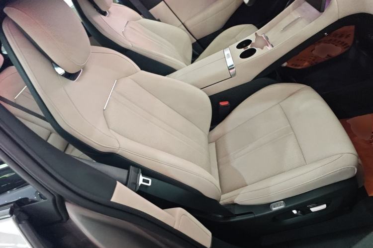 Used Xiaomi Auto YU7 2025 Ultra-Long Range Rear-Wheel Drive Version Right Front Seat