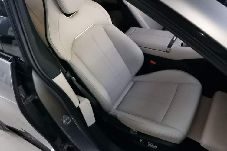 Used Xiaomi Auto YU7 2025 Ultra-Long Range Rear-Wheel Drive Version Right Front Seat