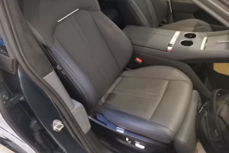 Used Xiaomi Auto YU7 2025 Ultra-Long Range High-Performance All-Wheel-Drive Max Edition Right Front Seat