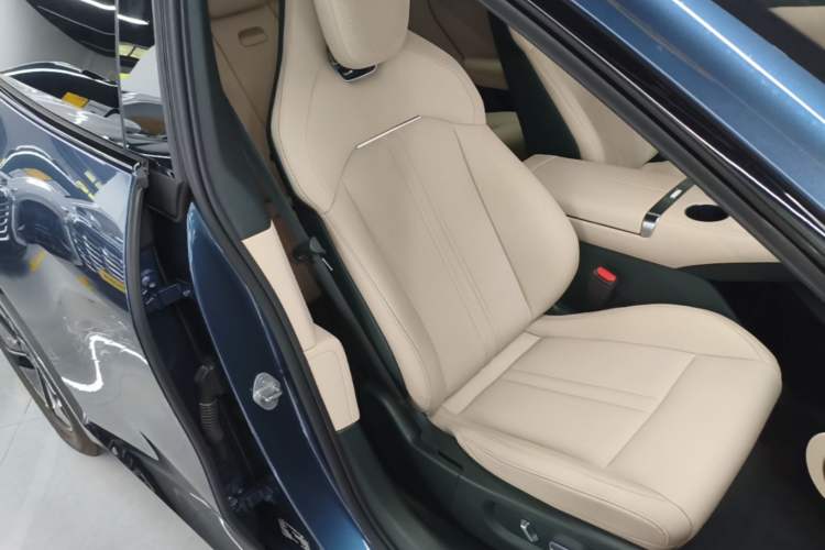 Used Xiaomi Auto YU7 2025 Ultra-Long Range Rear-Wheel Drive Version Right Front Seat