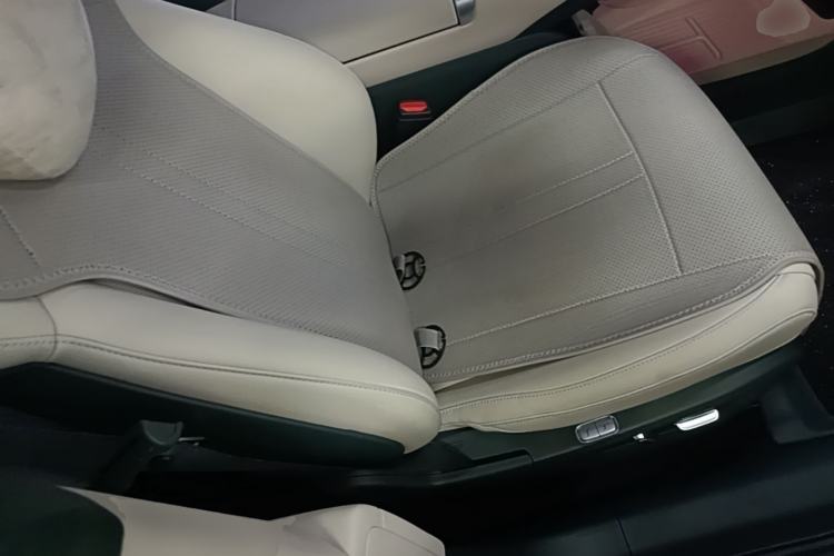 Used Xiaomi Auto YU7 2025 Ultra-Long Range High-Performance All-Wheel-Drive Max Edition Right Front Seat