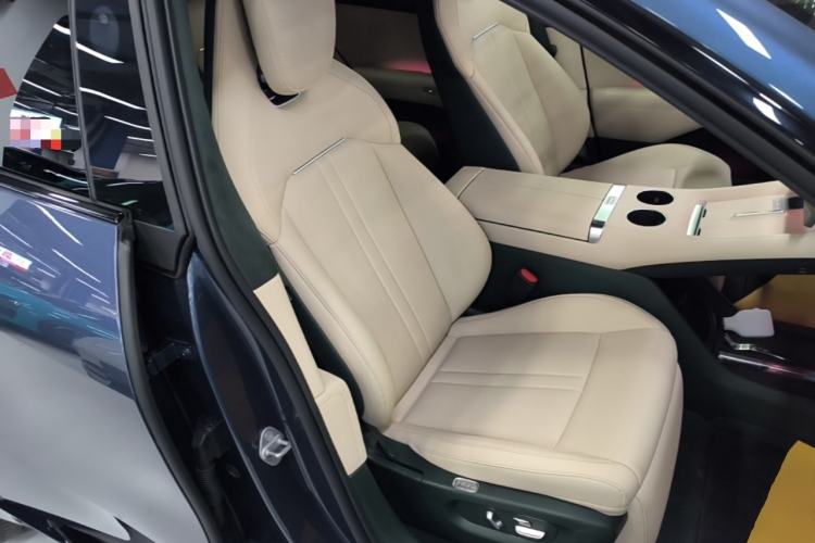 Used Xiaomi Auto YU7 2025 Ultra-Long Range High-Performance All-Wheel-Drive Max Edition Right Front Seat