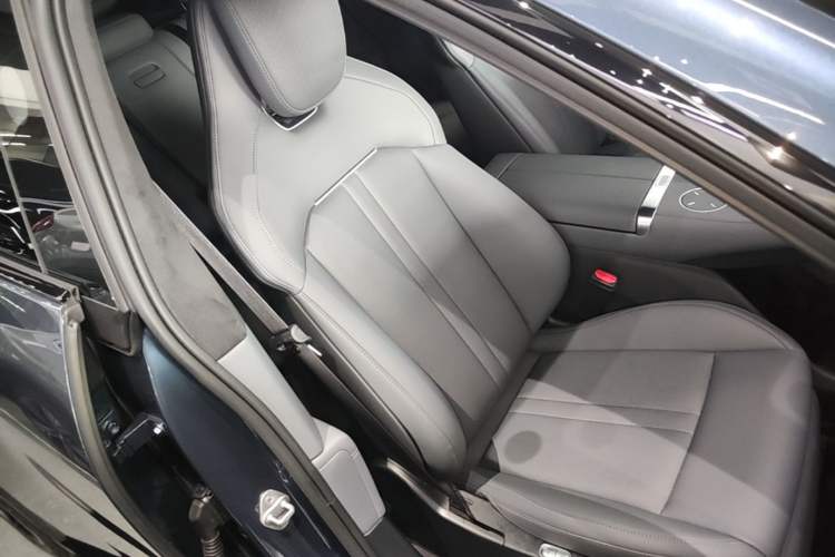 Used Xiaomi Auto YU7 2025 Ultra-Long Range High-Performance All-Wheel-Drive Max Edition Right Front Seat