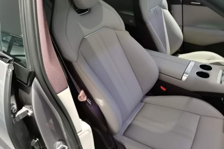 Used Xiaomi Auto YU7 2025 Ultra-Long Range Rear-Wheel Drive Version Right Front Seat