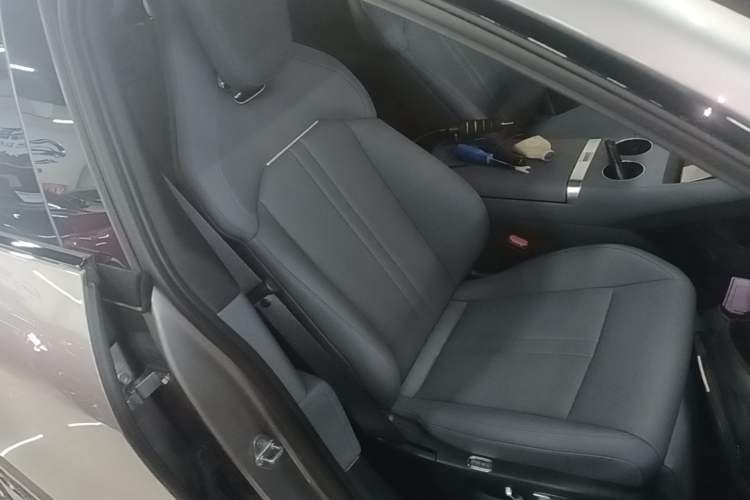 Used Xiaomi Auto YU7 2025 Ultra-Long Range Rear-Wheel Drive Version Right Front Seat