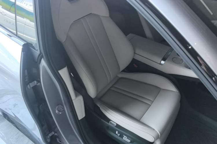 Used Xiaomi Auto YU7 2025 Ultra-Long Range All-Wheel Drive Pro Version Right Front Seat