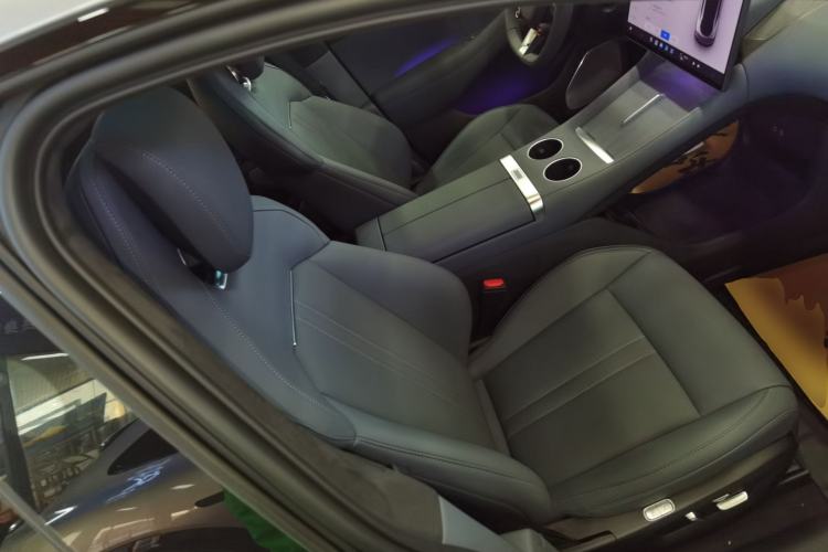 Used Xiaomi Auto YU7 2025 Ultra-Long Range High-Performance All-Wheel-Drive Max Edition Right Front Seat