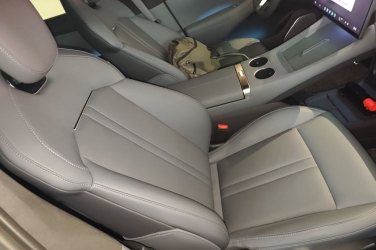Used Xiaomi Auto YU7 2025 Ultra-Long Range High-Performance All-Wheel-Drive Max Edition Right Front Seat