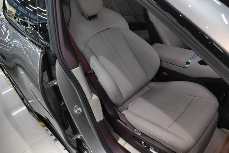 Used Xiaomi Auto YU7 2025 Ultra-Long Range Rear-Wheel Drive Version Right Front Seat