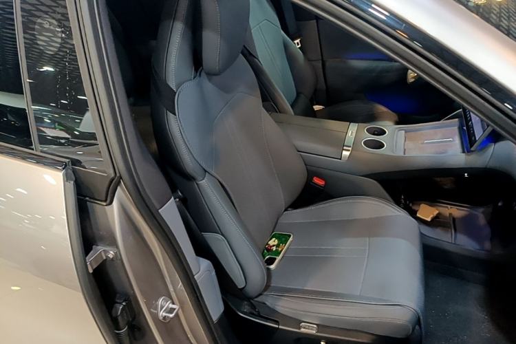 Used Xiaomi Auto YU7 2025 Ultra-Long Range Rear-Wheel Drive Version Right Front Seat