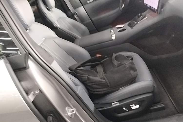 Used Xiaomi Auto YU7 2025 Ultra-Long Range High-Performance All-Wheel-Drive Max Edition Right Front Seat
