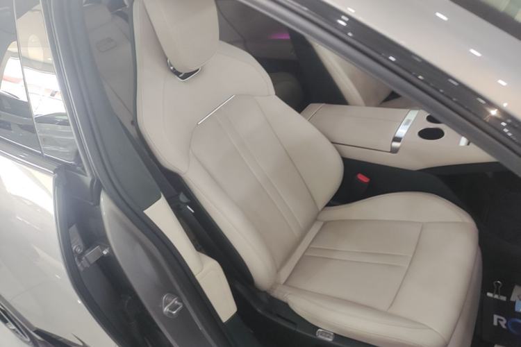 Used Xiaomi Auto YU7 2025 Ultra-Long Range High-Performance All-Wheel-Drive Max Edition Right Front Seat