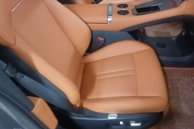 Used Xiaomi Auto YU7 2025 Ultra-Long Range High-Performance All-Wheel-Drive Max Edition Right Front Seat
