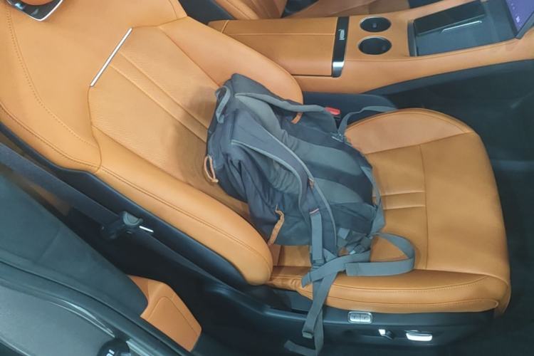 Used Xiaomi Auto YU7 2025 Ultra-Long Range High-Performance All-Wheel-Drive Max Edition Right Front Seat