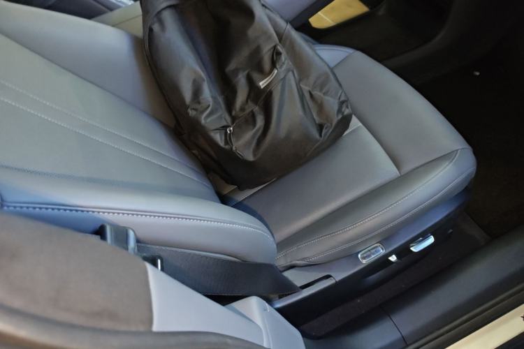 Used Xiaomi Auto YU7 2025 Ultra-Long Range High-Performance All-Wheel-Drive Max Edition Right Front Seat