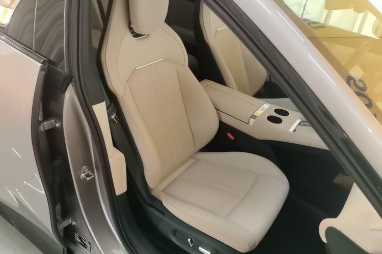 Used Xiaomi Auto YU7 2025 Ultra-Long Range Rear-Wheel Drive Version Right Front Seat