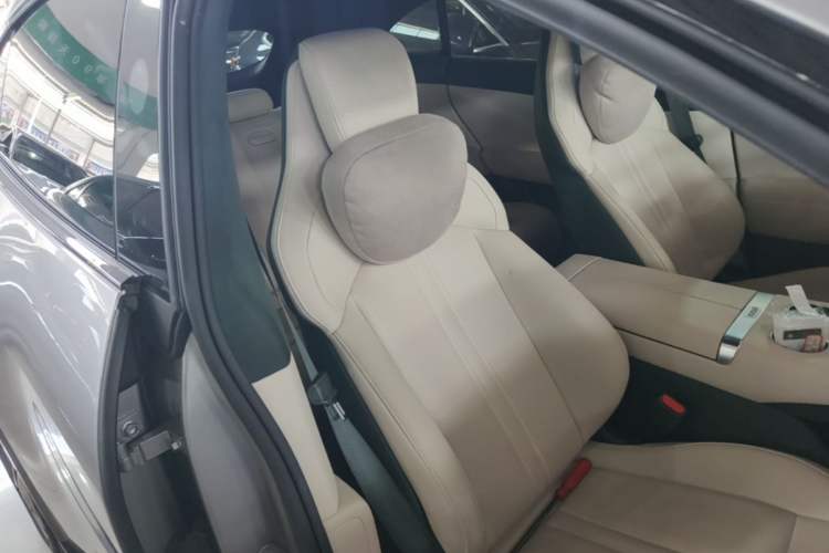 Used Xiaomi Auto YU7 2025 Ultra-Long Range High-Performance All-Wheel-Drive Max Edition Right Front Seat