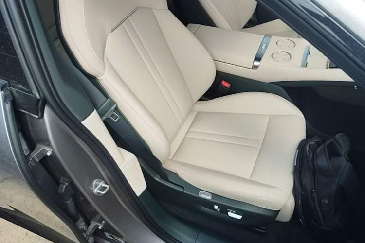 Used Xiaomi Auto YU7 2025 Ultra-Long Range Rear-Wheel Drive Version Right Front Seat
