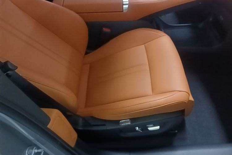Used Xiaomi Auto YU7 2025 Ultra-Long Range High-Performance All-Wheel-Drive Max Edition Right Front Seat