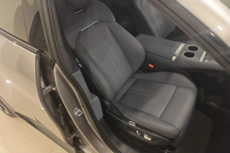 Used Xiaomi Auto YU7 2025 Ultra-Long Range Rear-Wheel Drive Version Right Front Seat