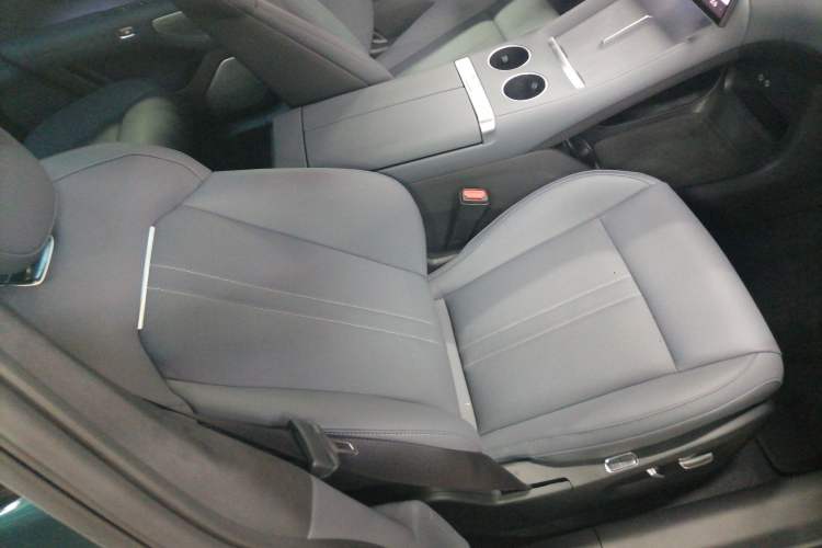 Used Xiaomi Auto YU7 2025 Ultra-Long Range High-Performance All-Wheel-Drive Max Edition Right Front Seat