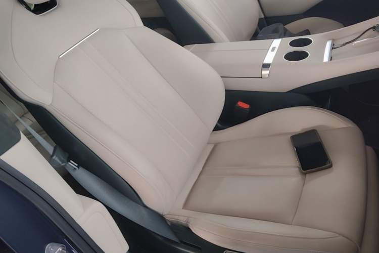 Used Xiaomi Auto YU7 2025 Ultra-Long Range High-Performance All-Wheel-Drive Max Edition Right Front Seat