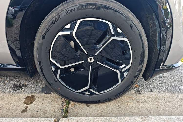 Used Xiaomi Auto YU7 2025 Ultra-Long Range Rear-Wheel Drive Version Right Front Wheel Hub