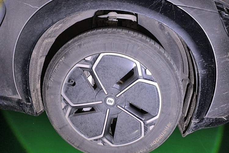 Used Xiaomi Auto YU7 2025 Ultra-Long Range Rear-Wheel Drive Version Right Front Wheel Hub
