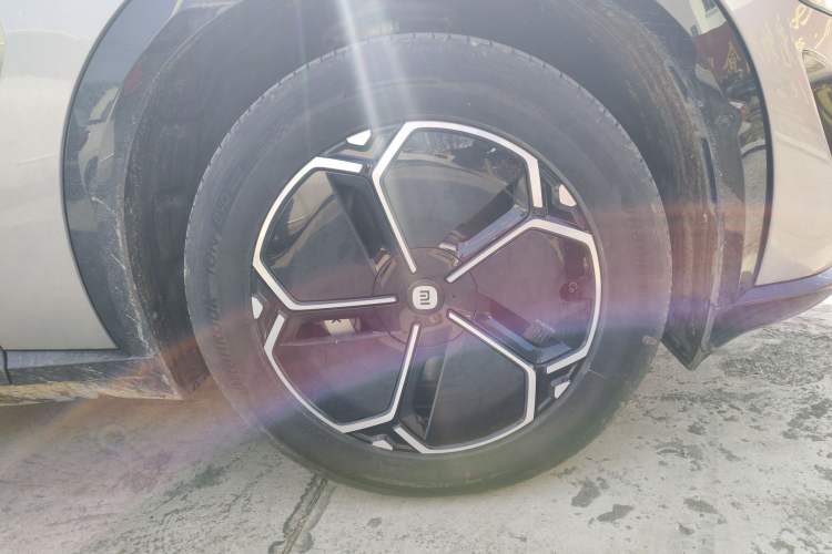Used Xiaomi Auto YU7 2025 Ultra-Long Range Rear-Wheel Drive Version Right Front Wheel Hub