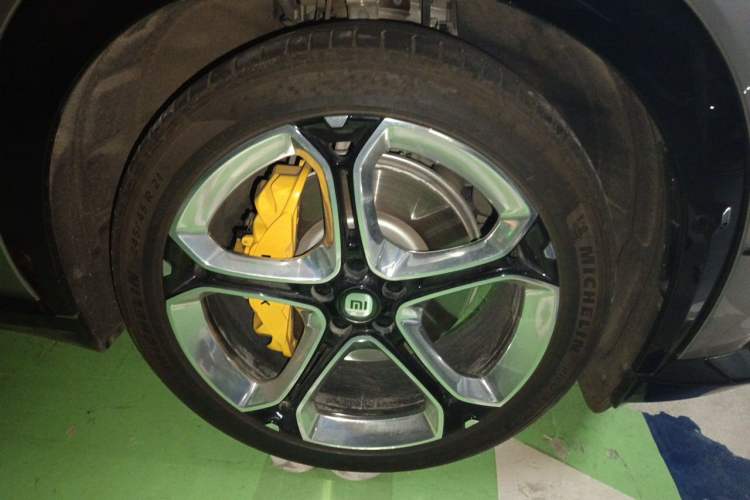 Used Xiaomi Auto YU7 2025 Ultra-Long Range All-Wheel Drive Pro Version Right Front Wheel Hub