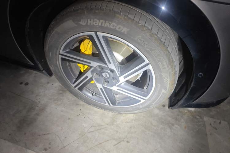 Used Xiaomi Auto YU7 2025 Ultra-Long Range All-Wheel Drive Pro Version Right Front Wheel Hub