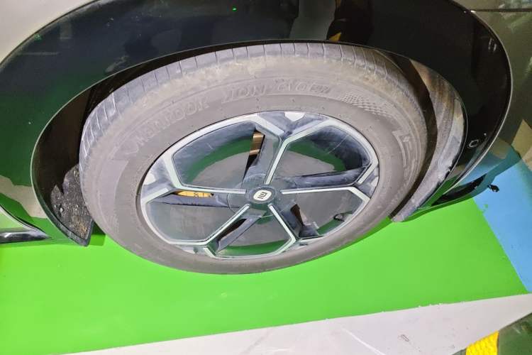 Used Xiaomi Auto YU7 2025 Ultra-Long Range High-Performance All-Wheel-Drive Max Edition Right Front Wheel Hub